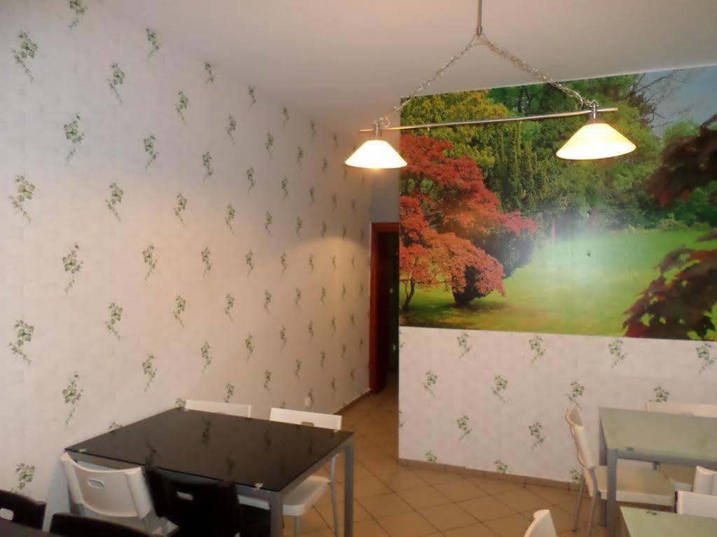 Hostel Krokodyl Varsovia Exterior foto